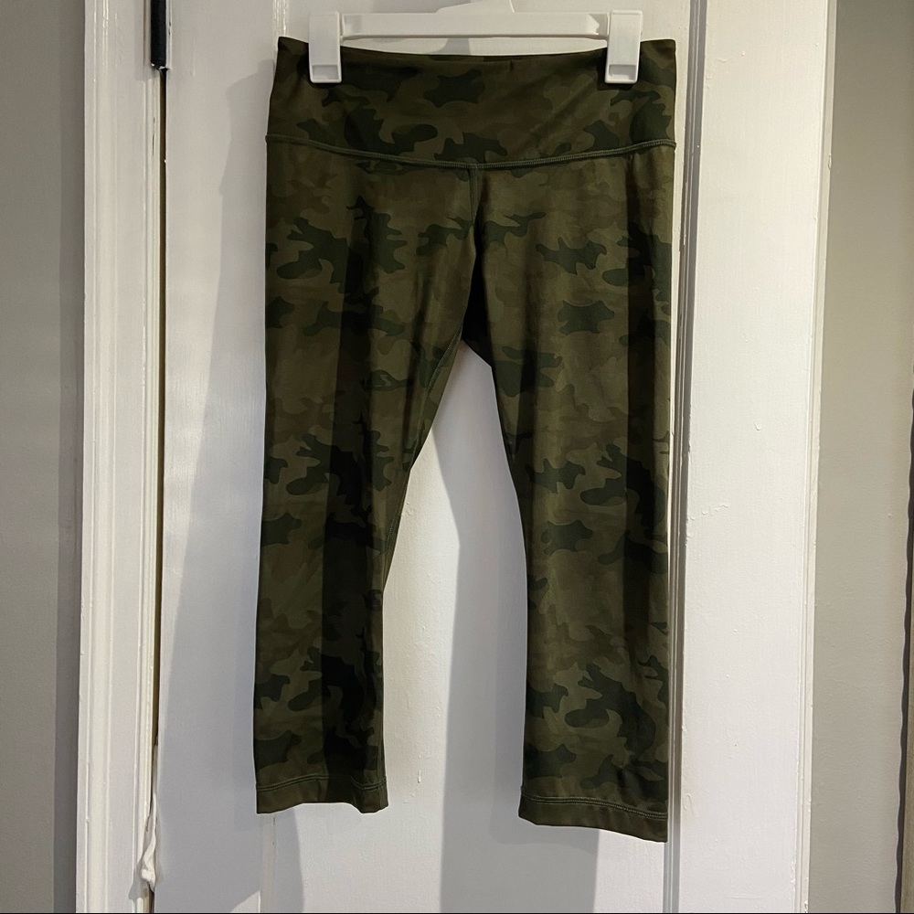 Lululemon athletica Crop Camo Leggings